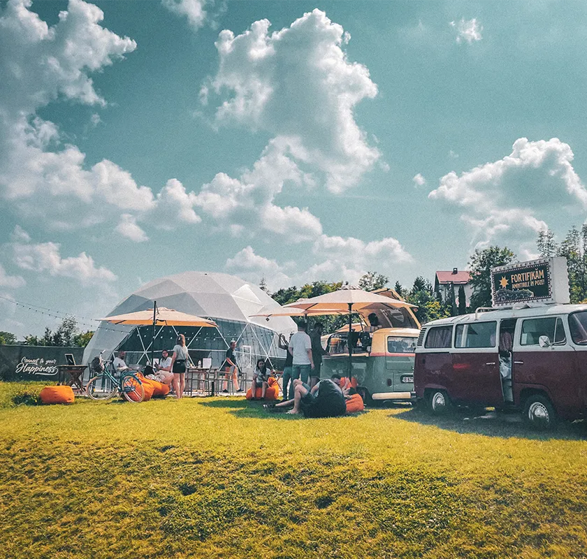 moon dome comarnic