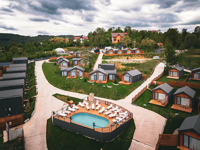 moon-village-comarnic