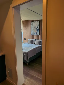 2120975279